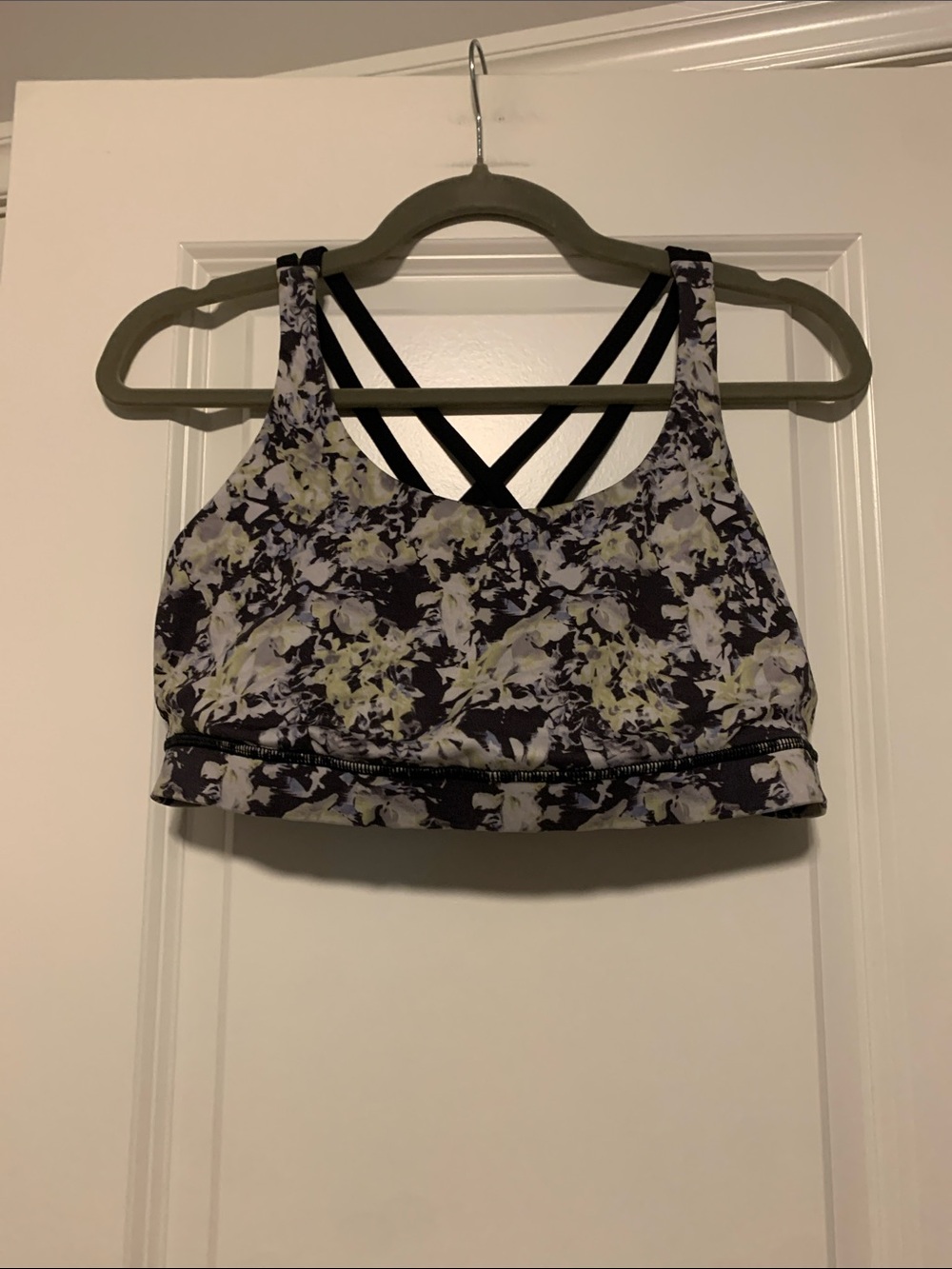 Lululemon Black Floral Energy Bra, Sz 12
No pads, band appears to be stretched